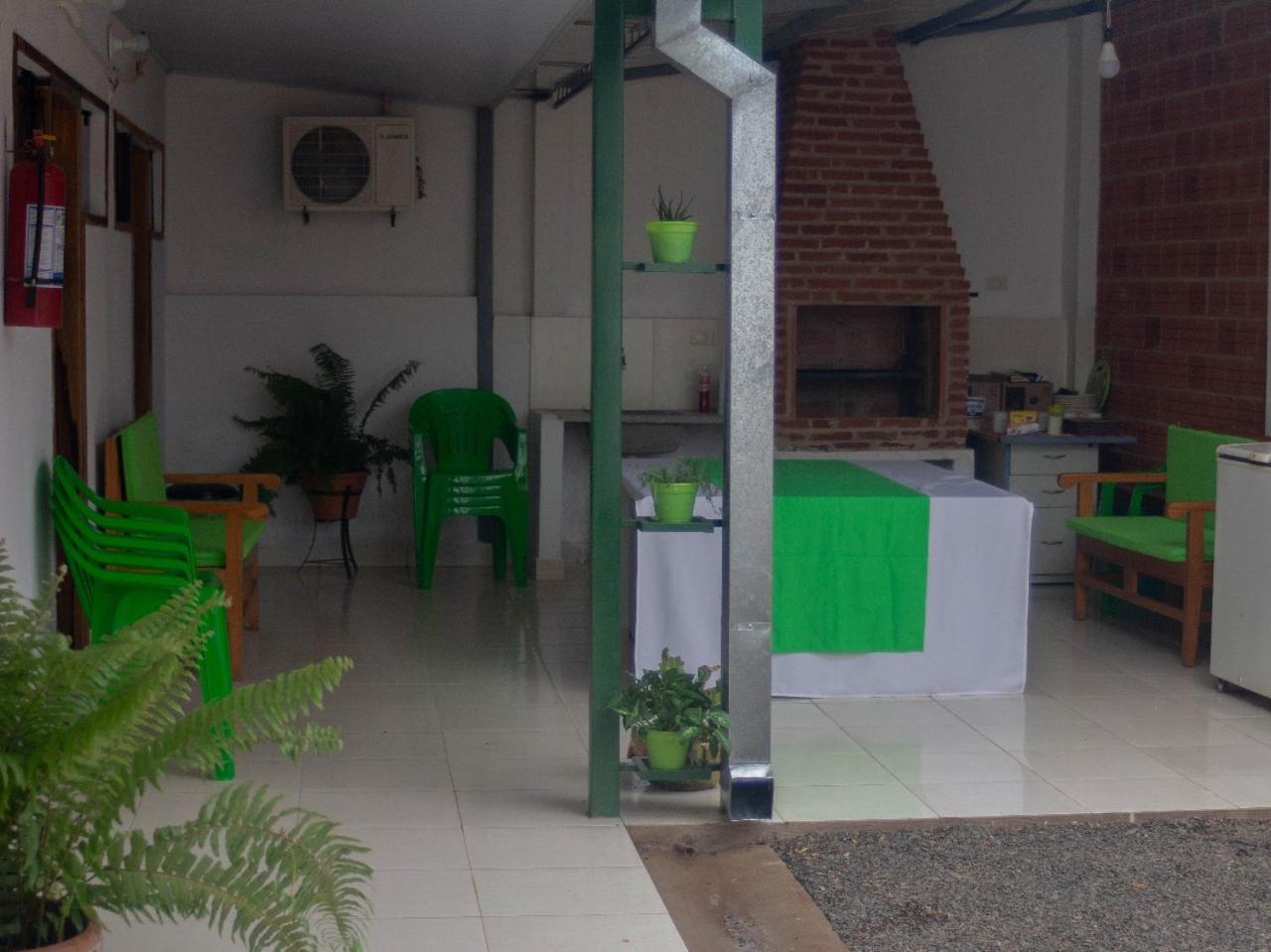 Helecho'S Hostal Hostel Encarnación Екстериор снимка